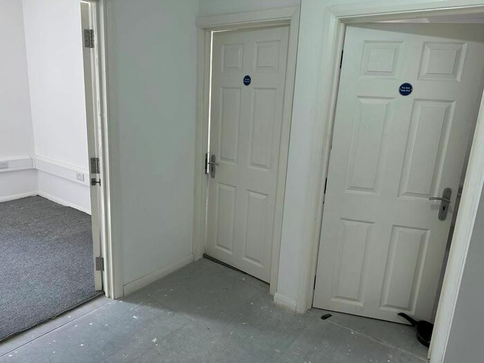 3 Bedroom Flat To Rent In Green Lane, Ilford, IG1