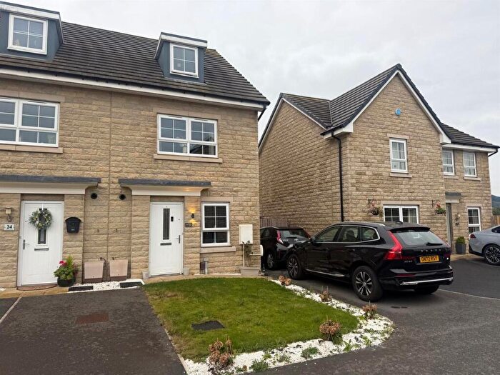 3 Bedroom Semi-Detached House To Rent In Fulton Crescent, Silsden, BD20