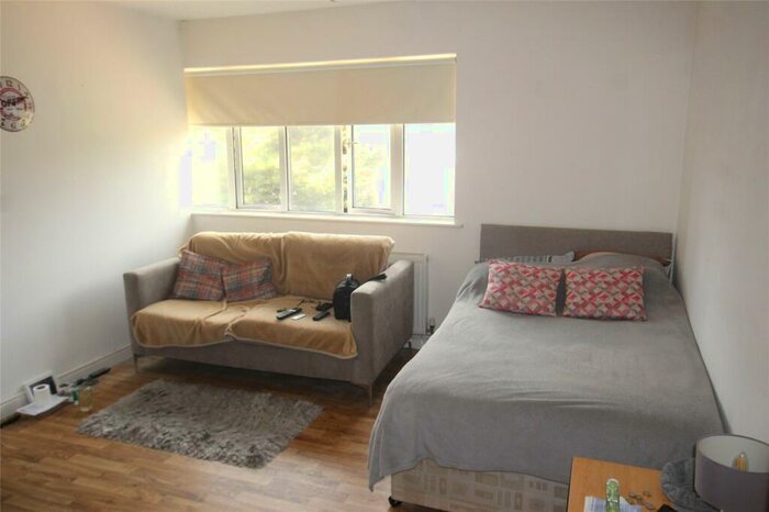 1 Bedroom Property To Rent In Flat Court Road, London, SE9