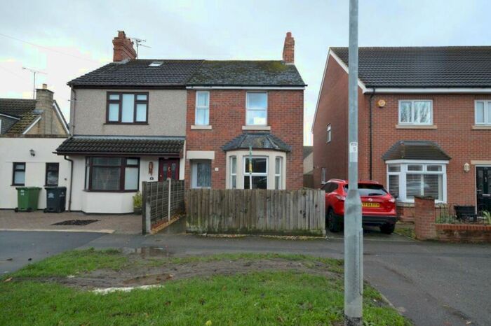 3 Bedroom House To Rent In Dores Road, Stratton, SN2