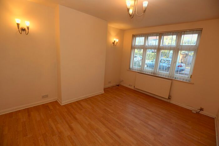 2 Bedroom Maisonette To Rent In Elm Avenue, Ruislip, HA4