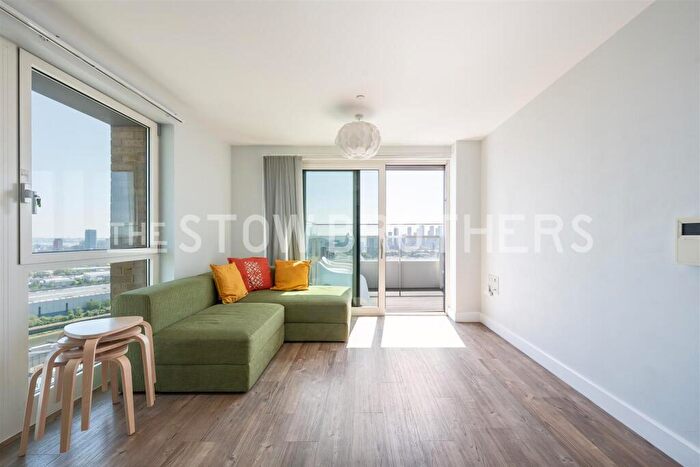 2 Bedroom Flat To Rent In Jefferson Plaza, Hackney, E3