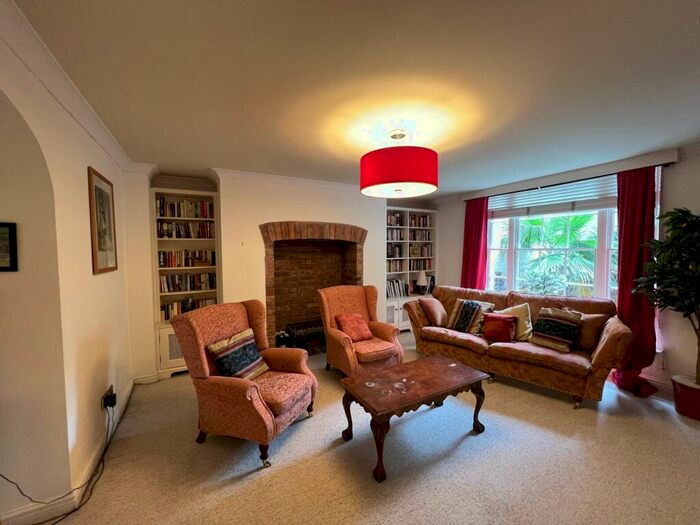 2 Bedroom Apartment To Rent In Clarendon Square, Leamington Spa, CV32