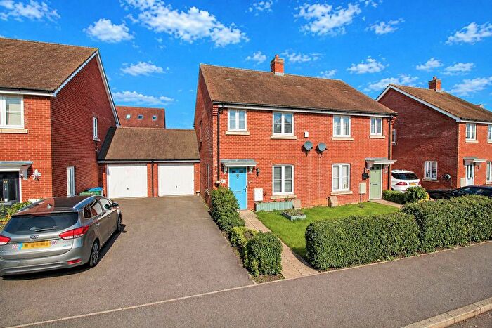 3 Bedroom Semi-Detached House To Rent In Merryweather Street, Aylesbury, HP18