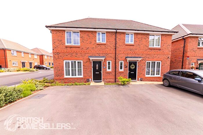 3 Bedroom Semi-Detached House For Sale In Roman Way, West Bromwich, West Midlands, B71