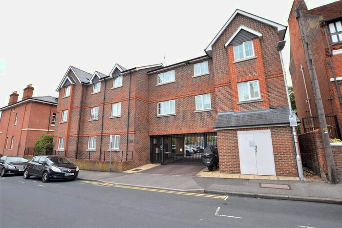 2 Bedroom Flat To Rent In Phoenix House, Oxford Road, Reading, Berkshire, RG1