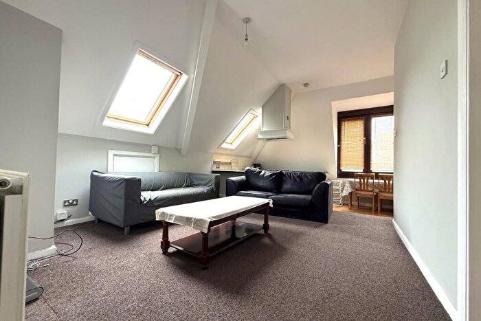 2 Bedroom Flat To Rent In Cyncoed Road, Cyncoed, CF23