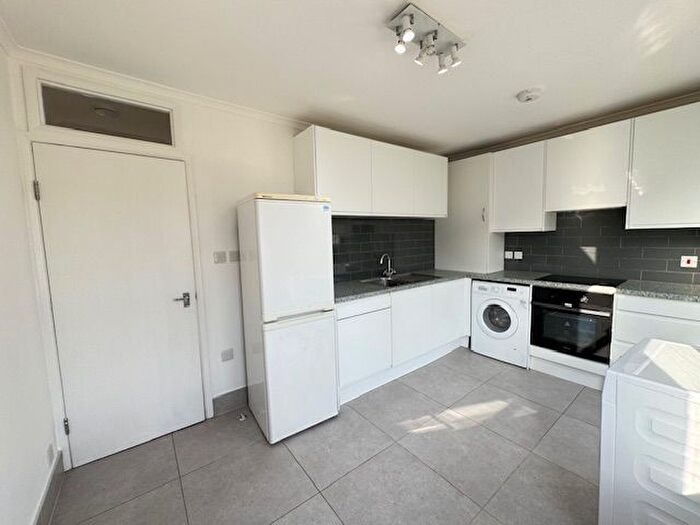 3 Bedroom Flat To Rent In Algernon Road, London, NW4