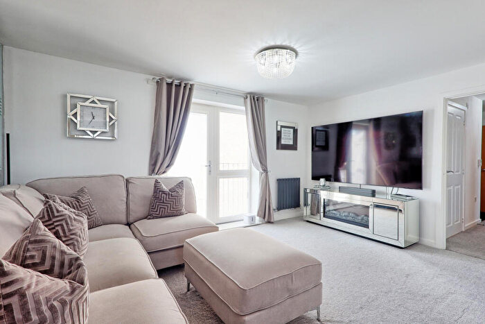 2 Bedroom Flat For Sale In Barrett Way, South Ockendon, RM15