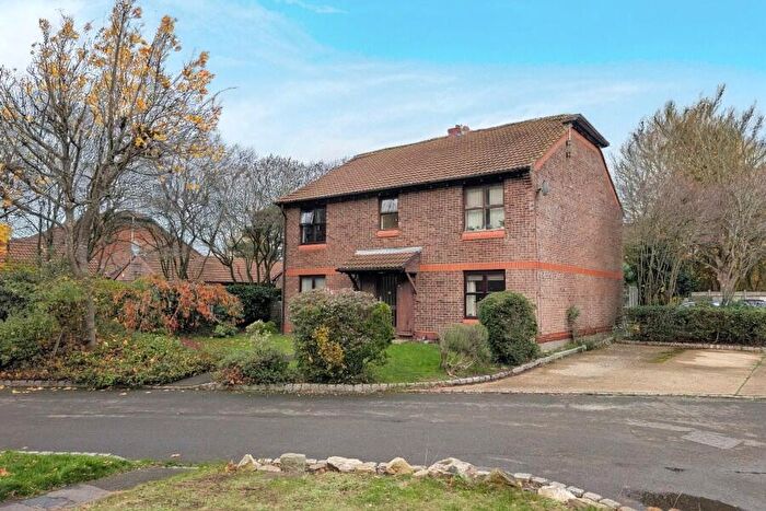 1 Bedroom Apartment To Rent In Goldsworth Park, Woking, Surrey, GU21