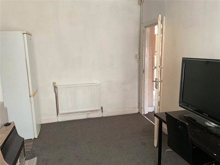 3 Bedroom End Of Terrace House For Sale In Alum Rock Road, Birmingham, West Midlands, B8
