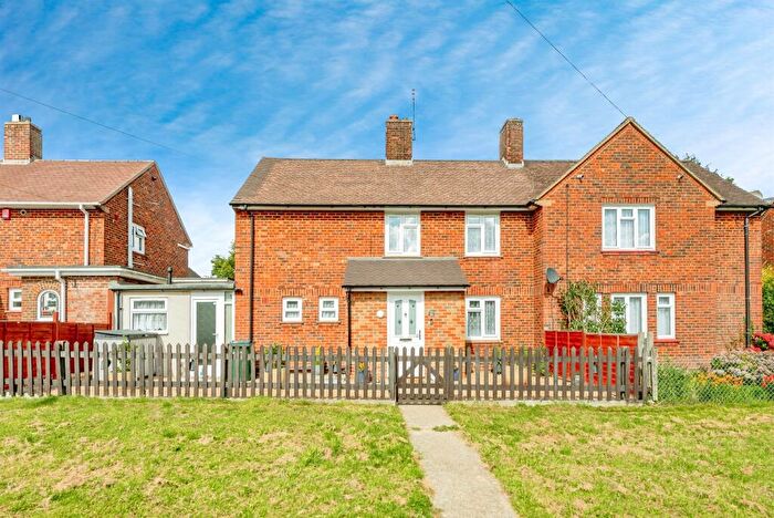 3 Bedroom Semi-Detached House For Sale In Ifield Road, Crawley, RH11