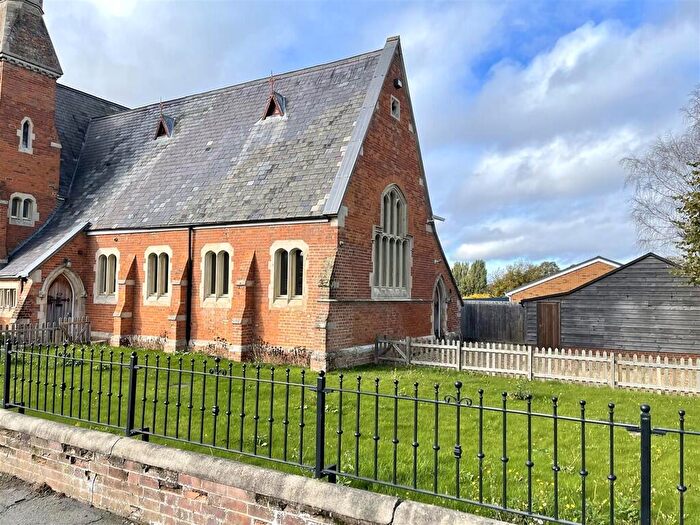 4 Bedroom End Of Terrace House For Sale In Postland Road, Crowland, PE6