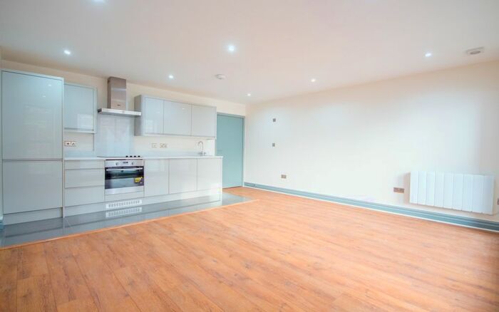 2 Bedroom Flat To Rent In Wandsworth High Street, Wandsworth, SW18