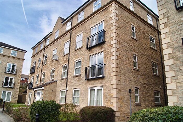 2 Bedroom Apartment To Rent In Winding Rise, Bailiff Bridge, Brighouse, HD6