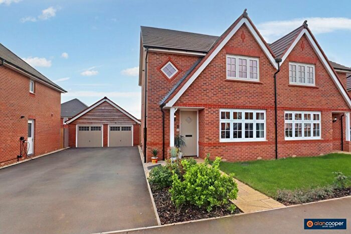 3 Bedroom Semi Detached House For Sale In Roman Avenue, Heritage Fields, Nuneaton, CV11