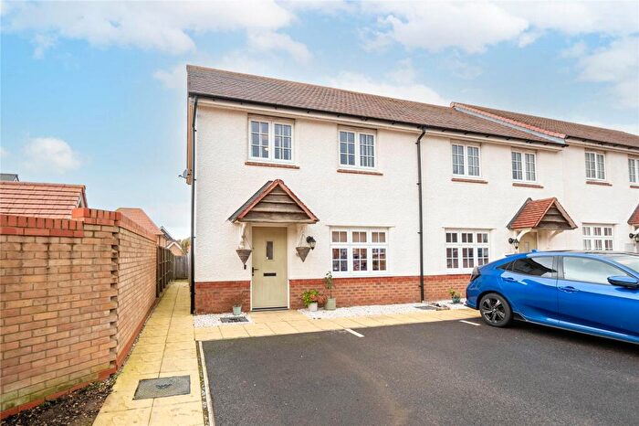 3 Bedroom End Of Terrace House For Sale In Finch Green, Caddington, Bedfordshire, LU1