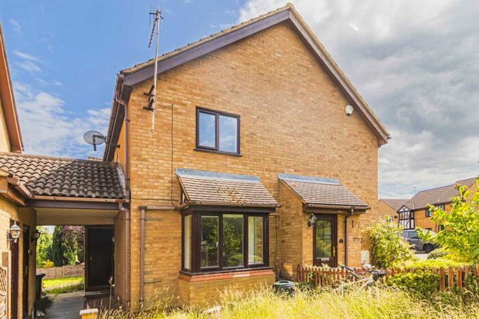 2 Bedroom Cluster House To Rent In The Pastures, Hemel Hempstead, HP1