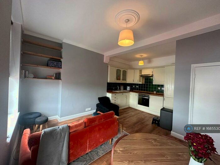 2 Bedroom Flat To Rent In High Street, London, SE25
