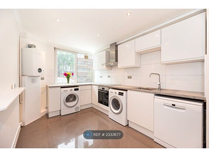 3 Bedroom Flat To Rent In Carey Gardens, London, SW8