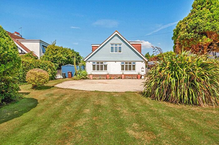 4 Bedroom Bungalow For Sale In Barrack Lane, Aldwick, PO21