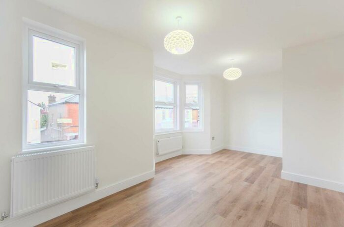 3 Bedroom Flat To Rent In Headstone Road, Harrow, HA1