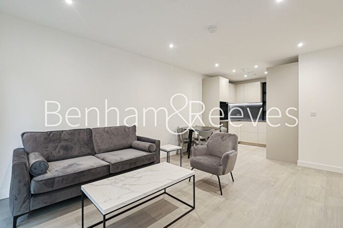 1 Bedroom Flat To Rent In Scarlet Court, Woodberry Park, N4