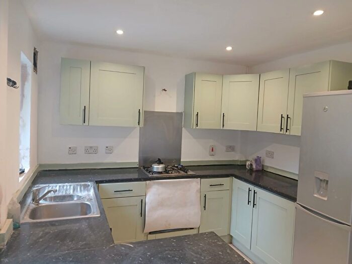 3 Bedroom Semi-Detached House To Rent In Woodhouse Way, Quinton, Birmingham, B32