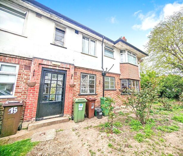 2 Bedroom Flat For Sale In Bute Court, Wallington, SM6