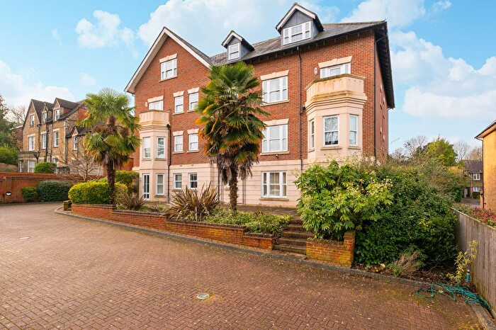 2 Bedroom Flat To Rent In Albury Road, Guildford, Surrey, GU1