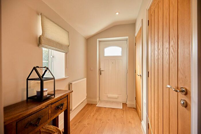 4 Bedroom Semi-Detached House To Rent In Lower End, Leafield, OX29