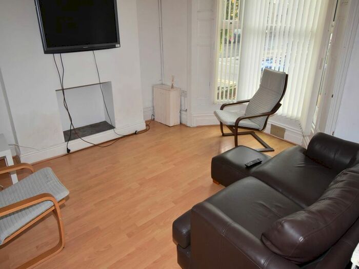 4 Bedroom Property To Rent In Rhyddings Terrace, Brynmill, Swansea, SA2