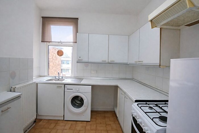 2 Bedroom Flat To Rent In Meads Road, London, N22