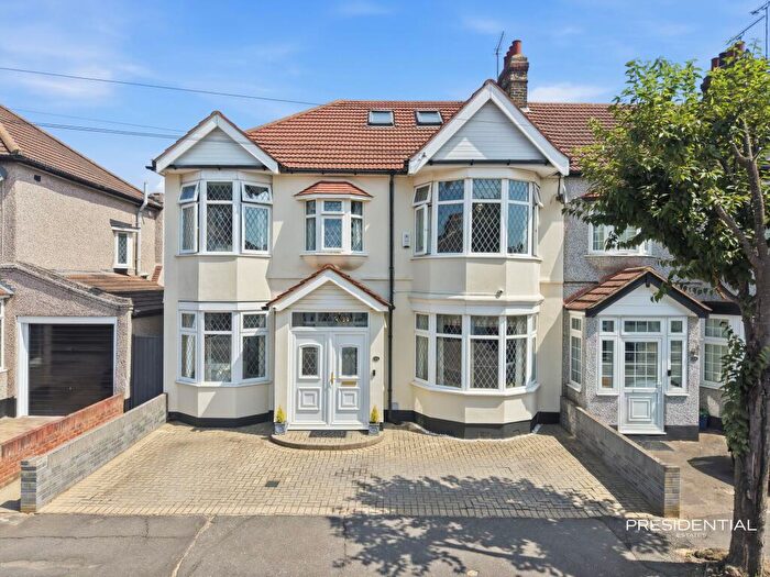 5 Bedroom End Of Terrace House For Sale In Hastings Avenue, Barkingside, IG6