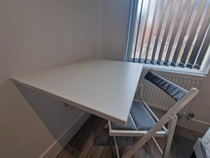 1 Bedroom Studio To Rent In Francis Street, Luton, Bedfordshire, LU1