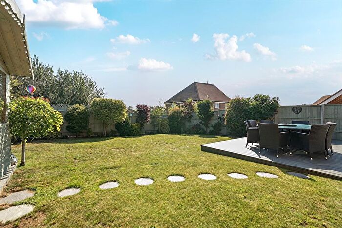 4 Bedroom Detached House For Sale In Silver Birch Road, Headcorn, TN27