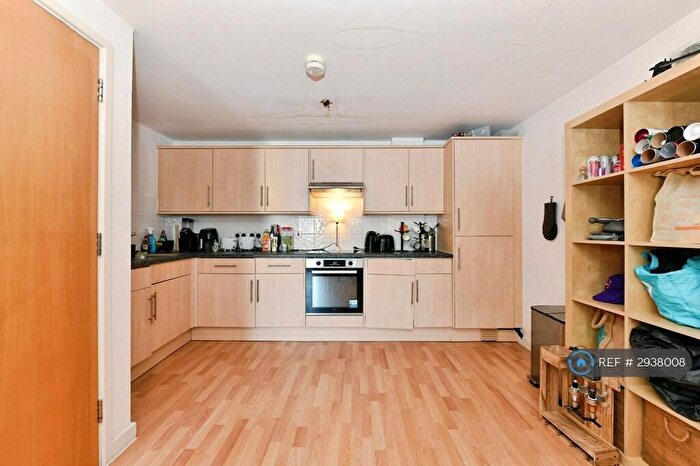 2 Bedroom Flat To Rent In Lawford Mews, Bristol, BS2