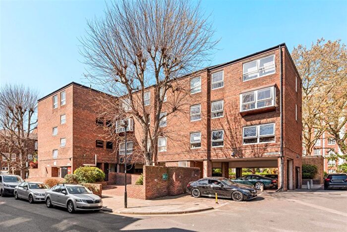 1 Bedroom Flat For Sale In Henderson Drive, London, NW8