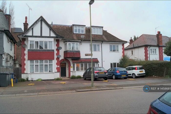 2 Bedroom Flat To Rent In Chesterfield Court, London, NW11