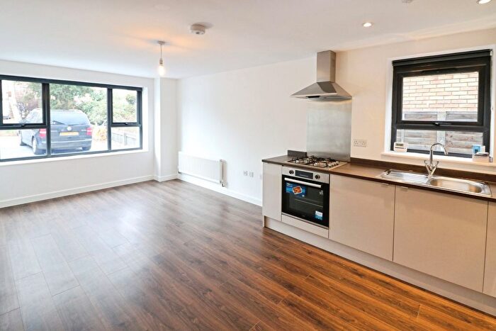 2 Bedroom Flat To Rent In Cambridge Road, Great Shelford, Cambridge, CB22