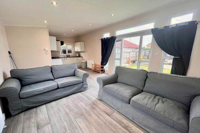 1 Bedroom Bungalow To Rent In Queens Road, Bristol, BS13