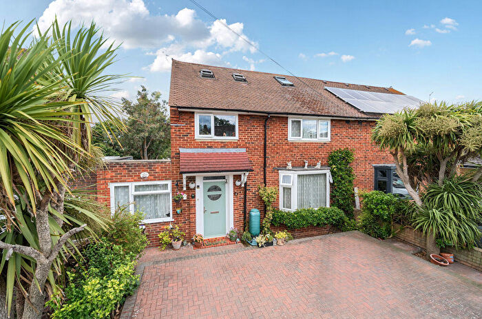 7 Bedroom Semi-Detached House For Sale In Hambledown Road, Sidcup, DA15
