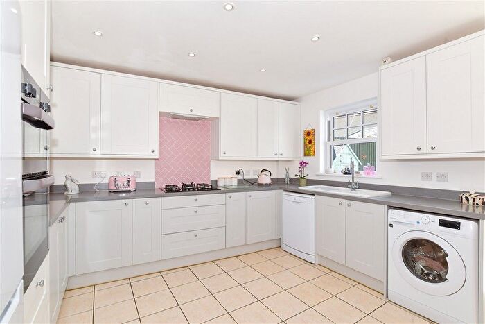 4 Bedroom Town House For Sale In Tarragon Road, Maidstone, Kent, ME16
