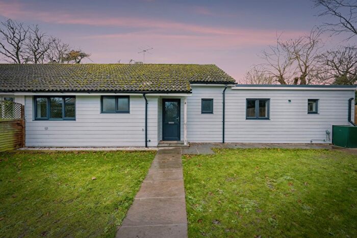 3 Bedroom Terraced Bungalow For Sale In Canners Close, Toft, Cambridge, CB23