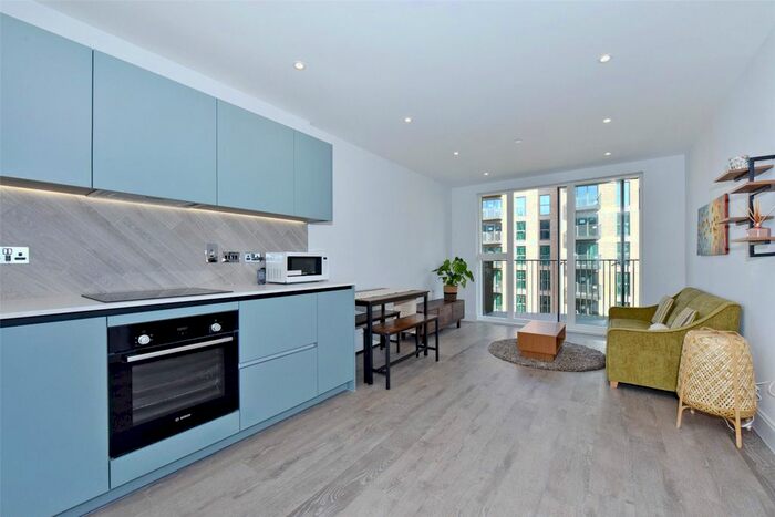 1 Bedroom Flat To Rent In Darjeeling House, Memorial Avenue, Slough, SL1