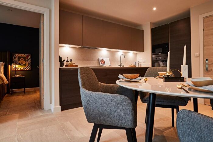 2 Bedroom Apartment To Rent In Rochdale Road, Manchester, Greater Manchester, M4
