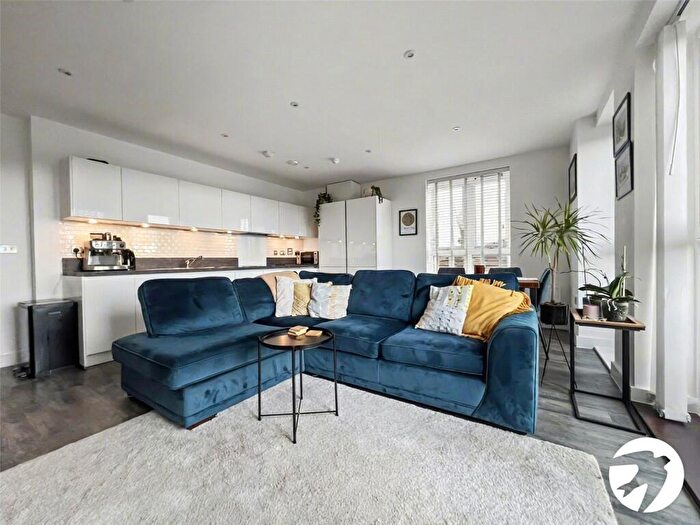 2 Bedroom Penthouse For Sale In Corys Road, Rochester, Kent, ME1