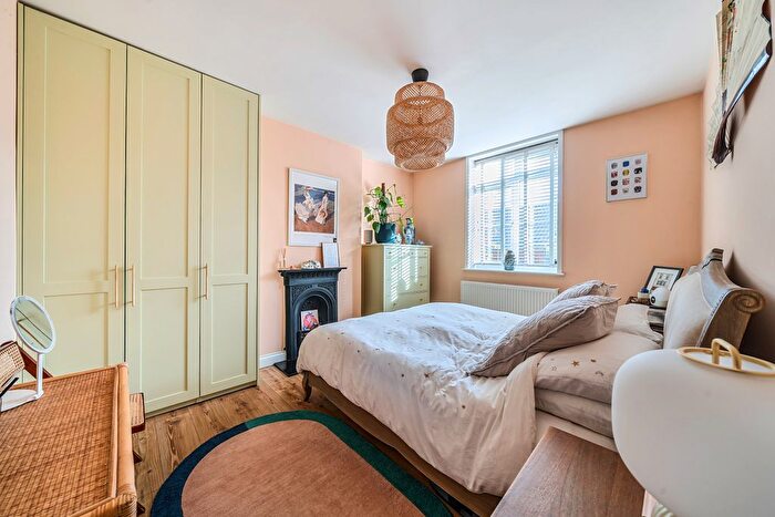 2 Bedroom Flat For Sale In Dartmouth Road, London, SE23