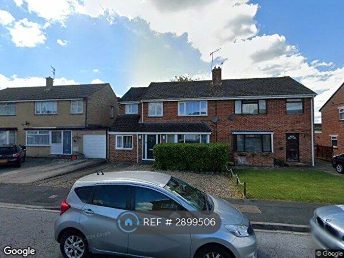 4 Bedroom Semi Detached House To Rent In Hamble Road, Swindon, SN25