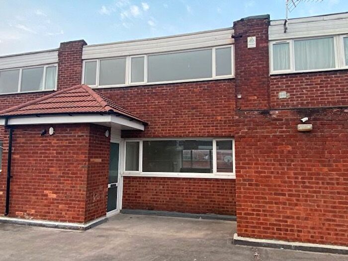 2 Bedroom Flat To Rent In Liskeard Road, Walsall, WS5